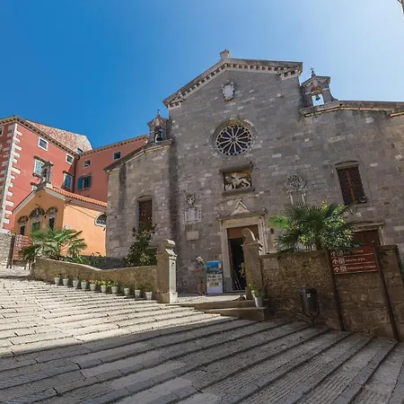 4 Bedroom Amazing In Labin